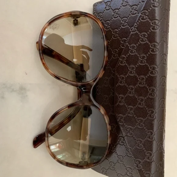 Gucci Tortoiseshell Sunglasses with Logo Case s-l400.jpg main image 4